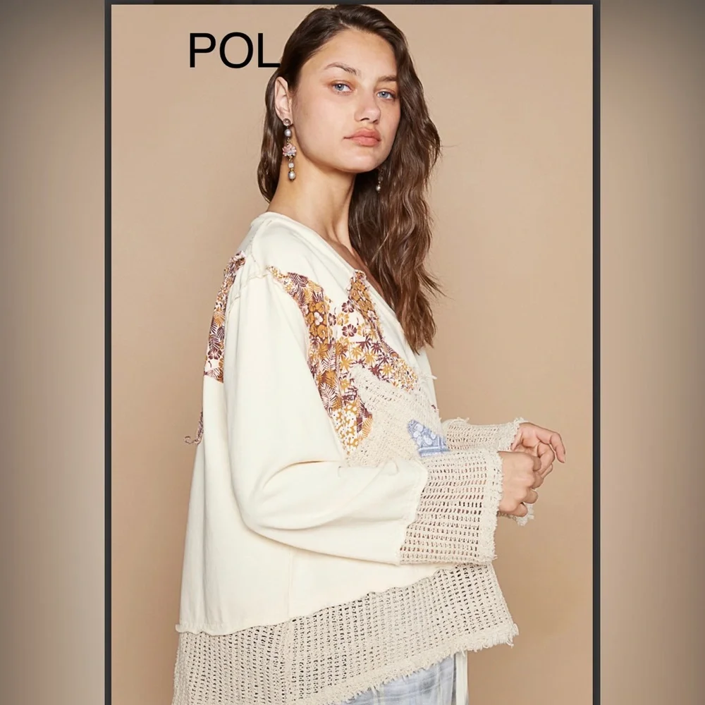 BP25💙🤍POL patchwork cream+blue v-neck in soft fabric w/on trend textural vibe - Picture 6 of 7